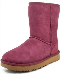 UGG Women’s Classic Short -  Sangia – size 8
